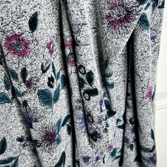 Lane Bryant Tunic Top Sz 14-16 Grey Floral Long Sleeves Loose Fit - Picture 5 of 10